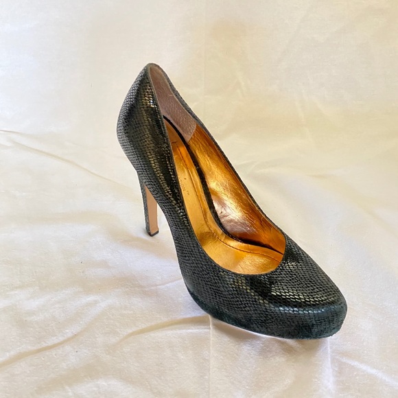 BCBG faux snakeskin heels - Picture 5 of 5